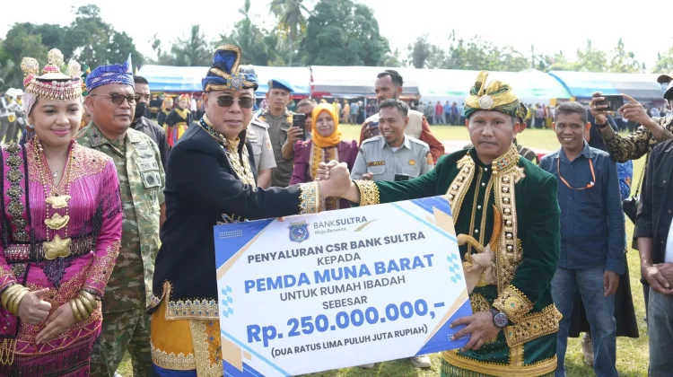 Gubernur Sultra Serahkan Berbagai Bantuan pada HUT Ke-12 Muna Barat
