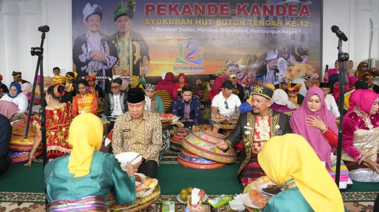 Pakande-Kandea Warnai HUT Ke-12 Buton Tengah, Gubernur Serahkan Penghargaan