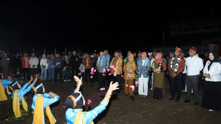 Tari Badenda Massal Tutup Meriah HUT Ke-12 Kabupaten Buton Selatan