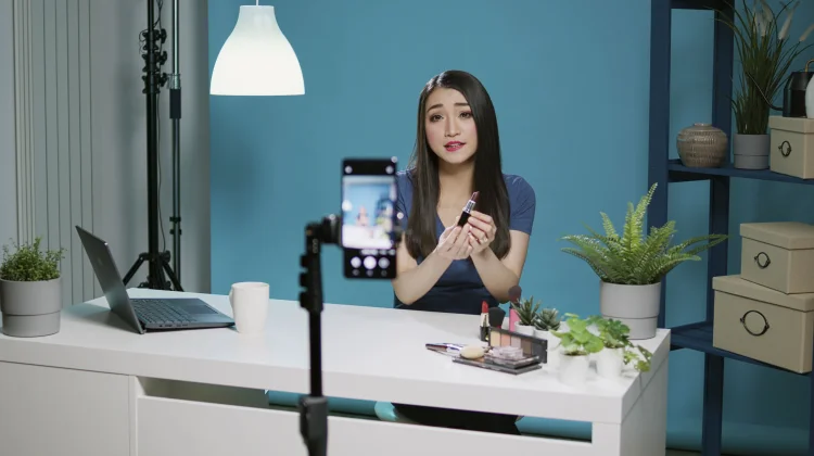 Tips Aman Berbelanja Melalui Live Shopping