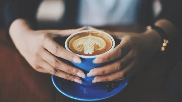 Meneguk Secangkir Kopi di Sore Hari, Bolehkah?