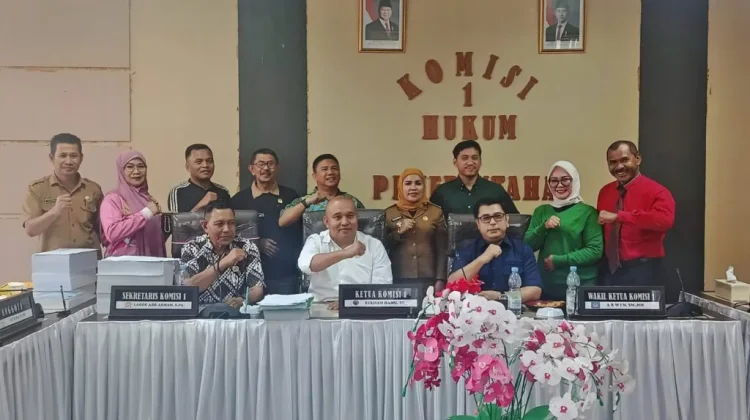 DPRD Kendari Raker Bersama Dukcapil untuk Perbaikan Pelayanan Kependudukan