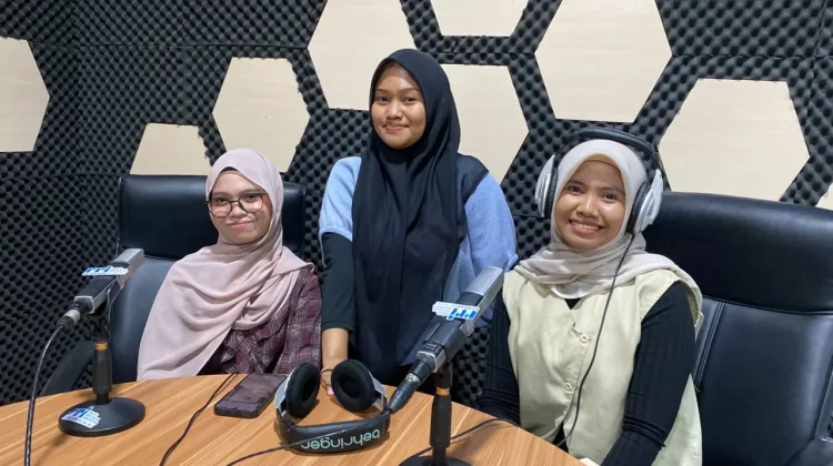 POV Gadget Bukan Musuh Membaca Buku