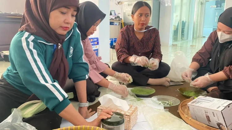 Proses Pembuatan Kapsul Kelor Libatkan Pegawai dan Mahasiswa