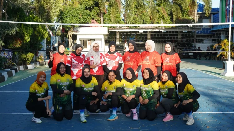 Tim Voli Putri Kemenkum Sultra Hadapi Ikatan Notaris dalam Laga Penuh Sportivitas