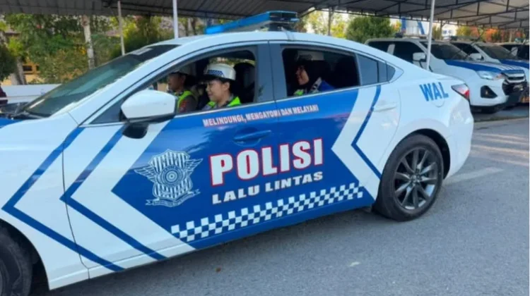 Polwan Polda Sultra Sapa Pengendara, Edukasi Tertib Berlalu Lintas