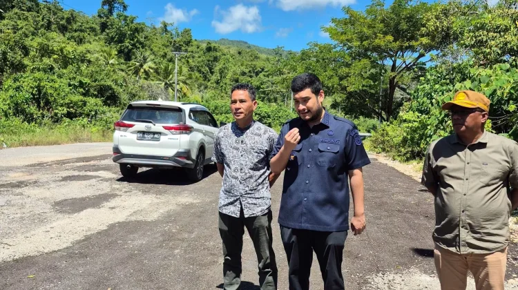 Bupati Buton Pantau Jalan 25, Perbaikan sementara Tunggu Dukungan Pusat
