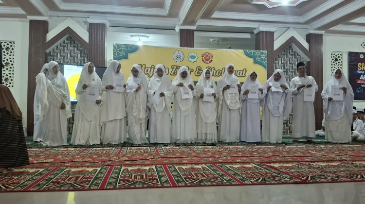 Ketua PW WI Sultra Hadiri Zikir dan Sholawat di Kendari Caddi