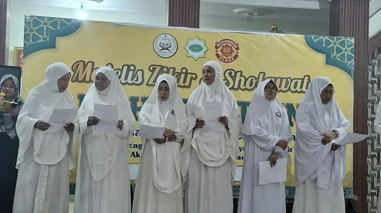 Ketua PW WI Sultra Hadiri Zikir dan Sholawat di Kendari Caddi