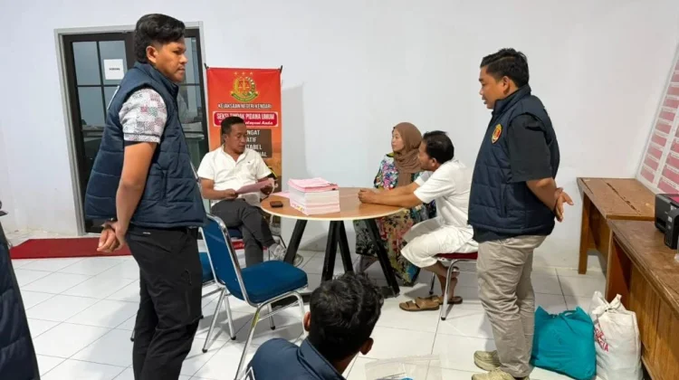 Polda Sultra Serahkan Dua Tersangka Umrah tanpa Izin ke Kejaksaan