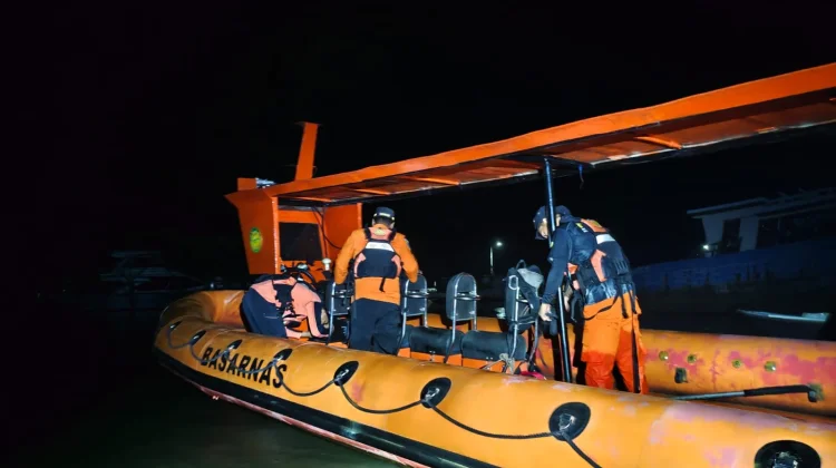 Kapal Barang GT 8 Mati Mesin dan Bocor di Perairan Tanjung Taipa
