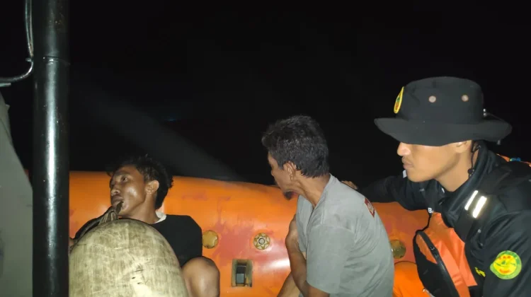 Kapal Tenggelam di Tanjung Taipa, Tim SAR Evakuasi Dua Korban Selamat
