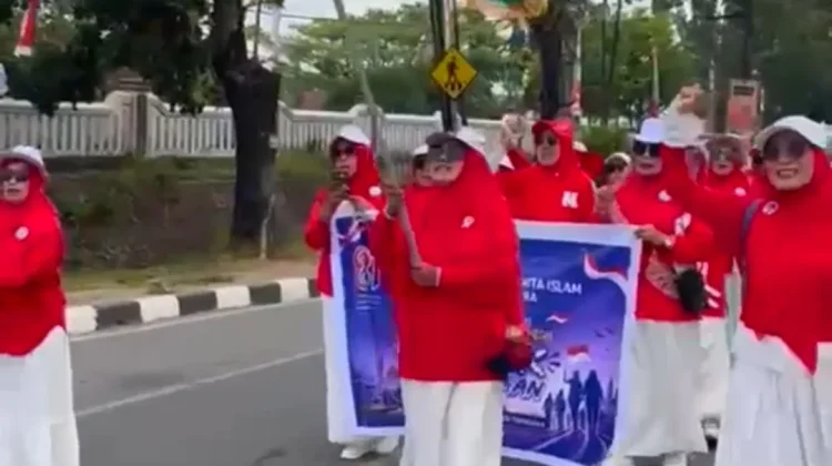PWWI Semarakkan Fun Walk Kebangsaan dengan Yel-Yel Islami