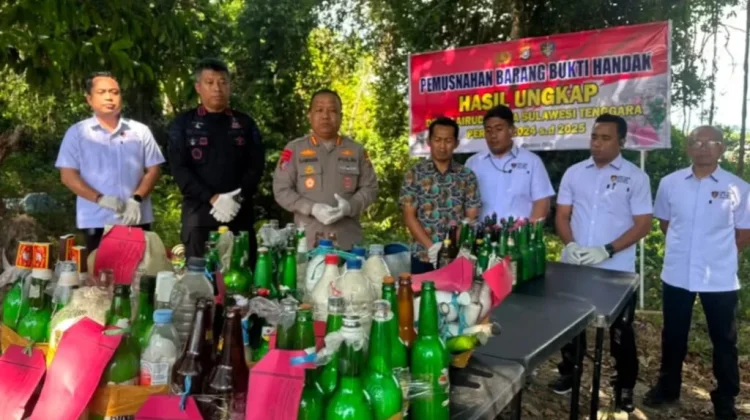 Ditpolairud Polda Sultra Musnahkan 85 Botol Bom Ikan