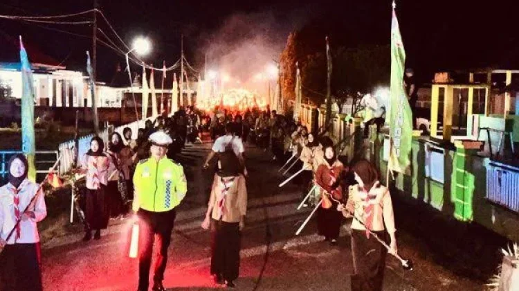 Pawai Obor Kobarkan Semangat Patriotisme Warga Konut