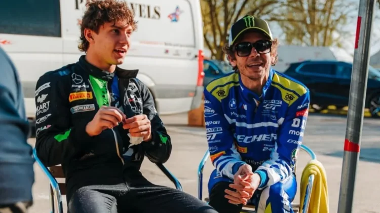 Valentino Rossi Sebut Perjuangan Kimi Antonelli di F1 Sangat Istimewa bagi Italia