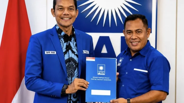Muhammad Ikbal Terima SK Ketua DPD PAN Wakatobi