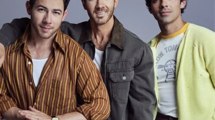 Jonas Brothers Kembali ke Era 2000-an lewat Single “Listen When Sad”