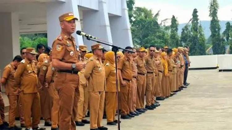 Sekda Kendari Tegaskan Camat dan Lurah Wajib Lengkapi Atribut