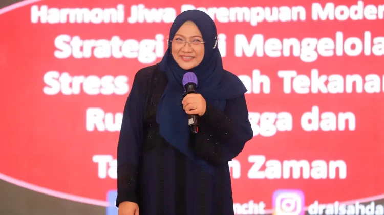Aisah Dahlan Bahas Pengelolaan Stres Perempuan di Seminar DWP Sultra