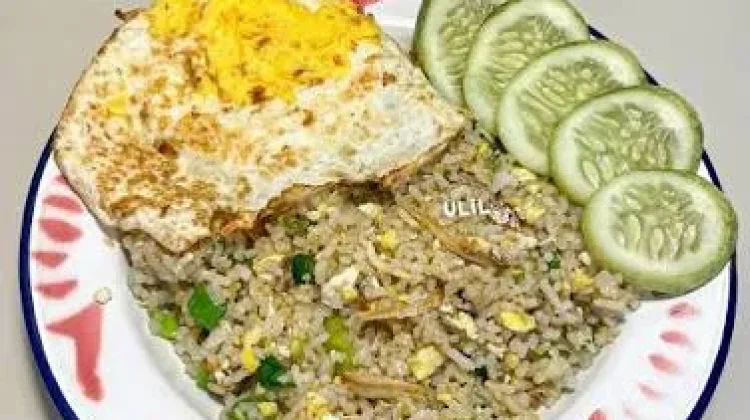 Resep Nasi Goreng Kampung dengan Telur dan Teri, Praktis untuk Sarapan