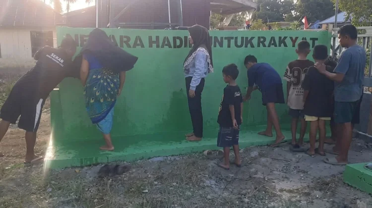 Warga Awunio Konawe Selatan Nikmati Air Bersih dari Sumur Bor TNI