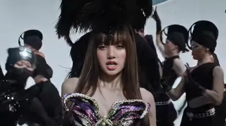 Rilis Karya 'SaWaDiKa', Lisa BLACKPINK Kepakkan Sayap lewat LLOUD