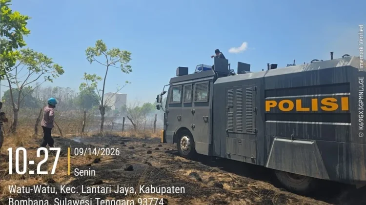 Water Cannon Polres Bombana Bantu Padamkan Karhutla di Lantari Jaya