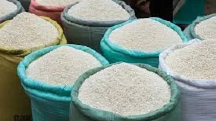 33 Juta Keluarga Terima Bantuan Beras Tiga Bulan