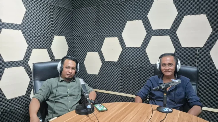 Sastra Membentuk Identitas Melalui Bahasa