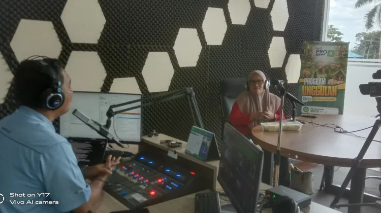 Menikmati Durian Kupas Melani Lebih Praktis