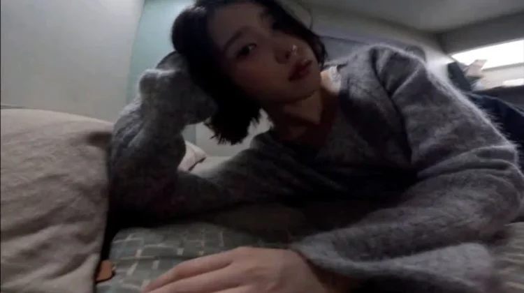 Lirik Romanisai Lagu IU "Unknown Planet"