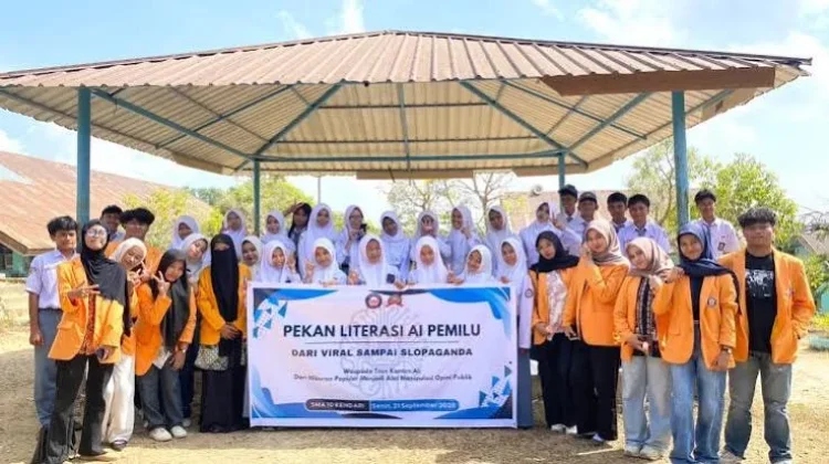 Mahasiswa Jurnalistik UHO Ajak Siswa Waspadai Slopaganda