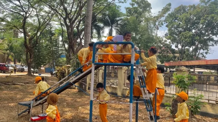 Outing Class TK Presiden Kenalkan Keselamatan Lalu Lintas