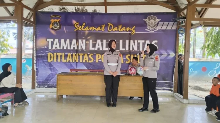 TK Presiden Kendari Belajar Tertib Lalu Lintas Bersama Polisi