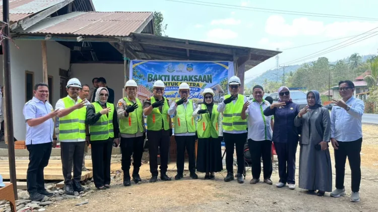 Bedah Rumah Kejaksaan, Pemkab Koltim Perkuat Semangat Gotong Royong