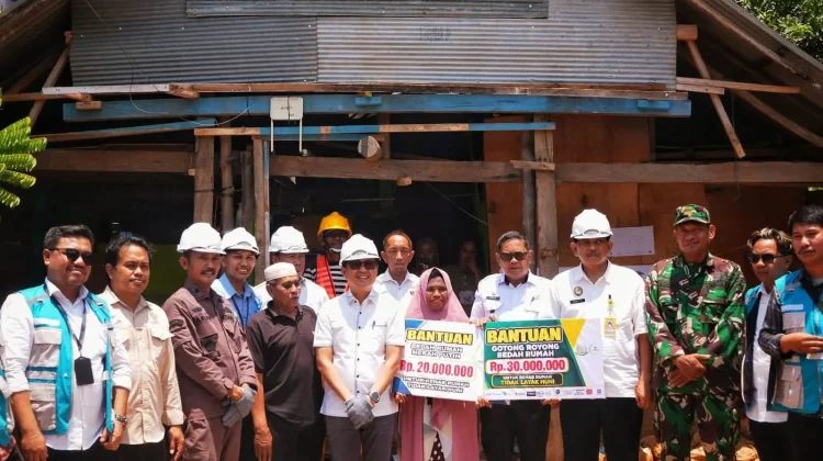 Bupati Kolaka Letakkan Batu Pertama Program Bedah Rumah Bakti Kejaksaan