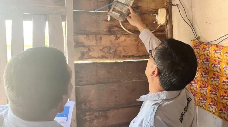PT DSSP Power Kendari Dorong Aktivitas Ekonomi Warga melalui Bantuan Listrik