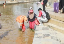 Komunitas Youth City Changers Bersihkan Taman Kali Kadia
