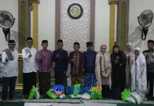 Safari Ramadan di Toari, Bupati Kolaka Salurkan Bantuan Sosial