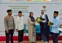 Al-Qur’an Tinta Emas Simbol Persahabatan dan Ukhuwah Kendari-Arab