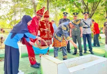 HUT ke-66 Kolaka Bupati Amri Ziarah Makam Pahlawan