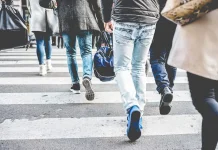 Memilih Jalan Kaki untuk Hidup Lebih Aktif