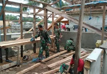 Serda Jamal Tunjukkan Keterampilan Teknis Bangun Rumah Petoaha
