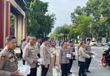 Biro SDM Polda Sultra Bagikan Paket Takjil Ramadan