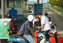 DWP RRI Kendari Bagikan Takjil Gratis