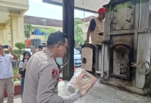 Polda Sulawesi Tenggara Musnahkan Enam Kilogram Sabu