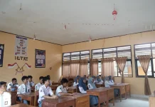 Satgas TMMD 127 Kodim 1417/Kendari Tanamkan Jiwa Bela Negara di SMA 8 Nambo