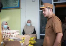 Bupati Buton Tinjau Pasar Murah di Lasalimu