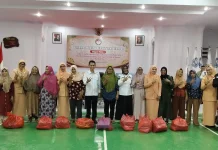 Ramadhan Berbagi, DWP Wakatobi Tebar 157 Paket Sembako